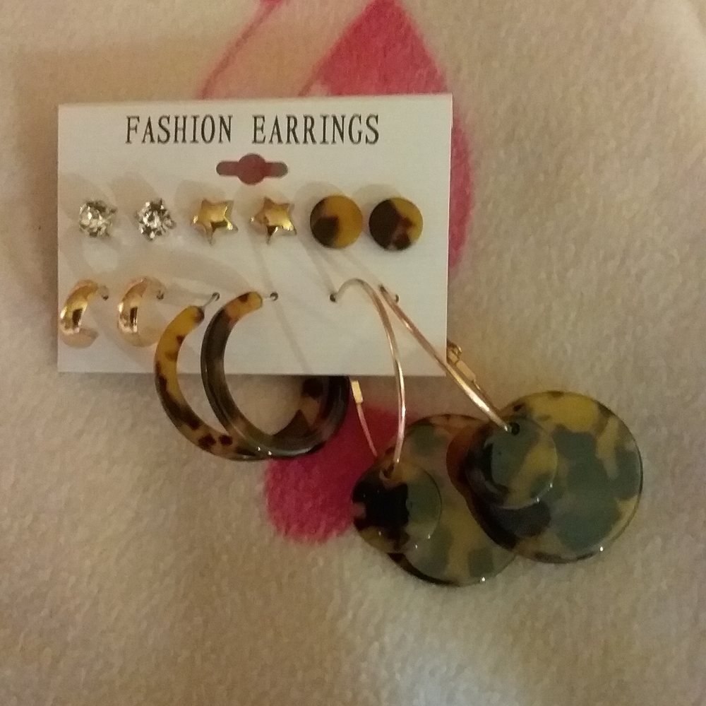 6 pair brand new/never worn earrings $20